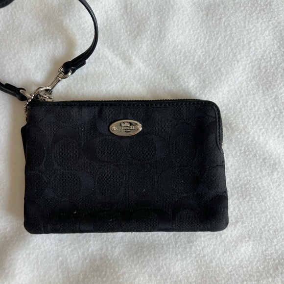 Coach black hand wallet - Picture 3 of 7